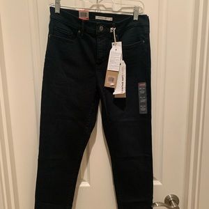 Levi Shaping Skinny Jeans size 28